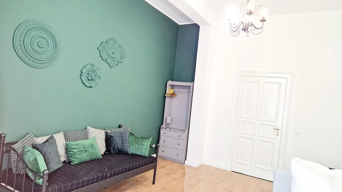 Green Apartment 3-Room Treptower Park ベルリン