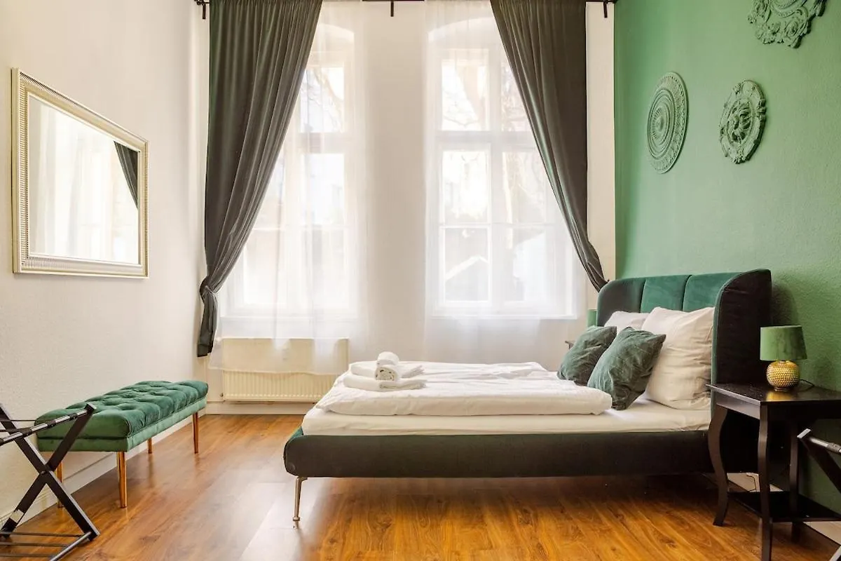 Green Apartment 3-Room Treptower Park ベルリン