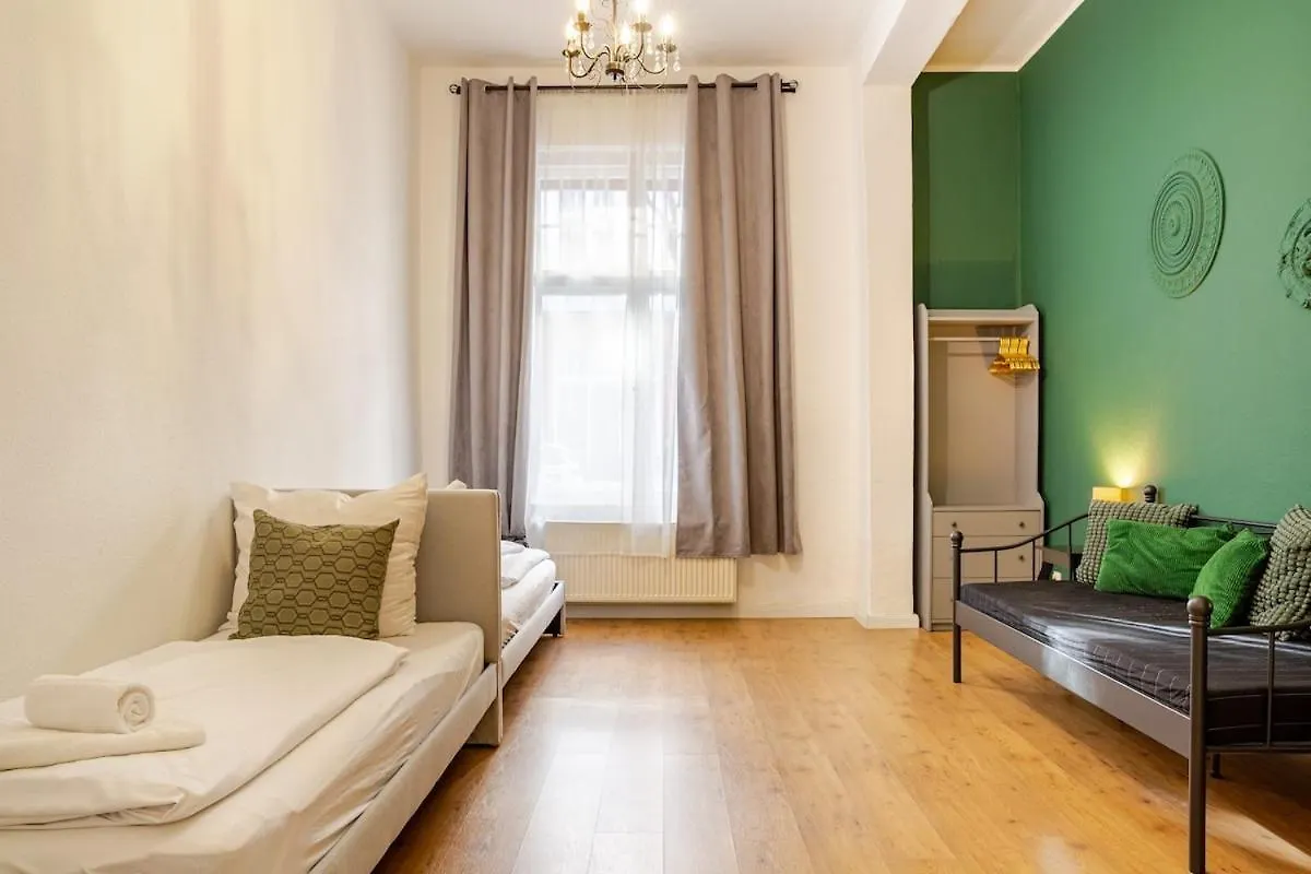 Green Apartment 3-Room Treptower Park Berlin 0*,  Niemcy